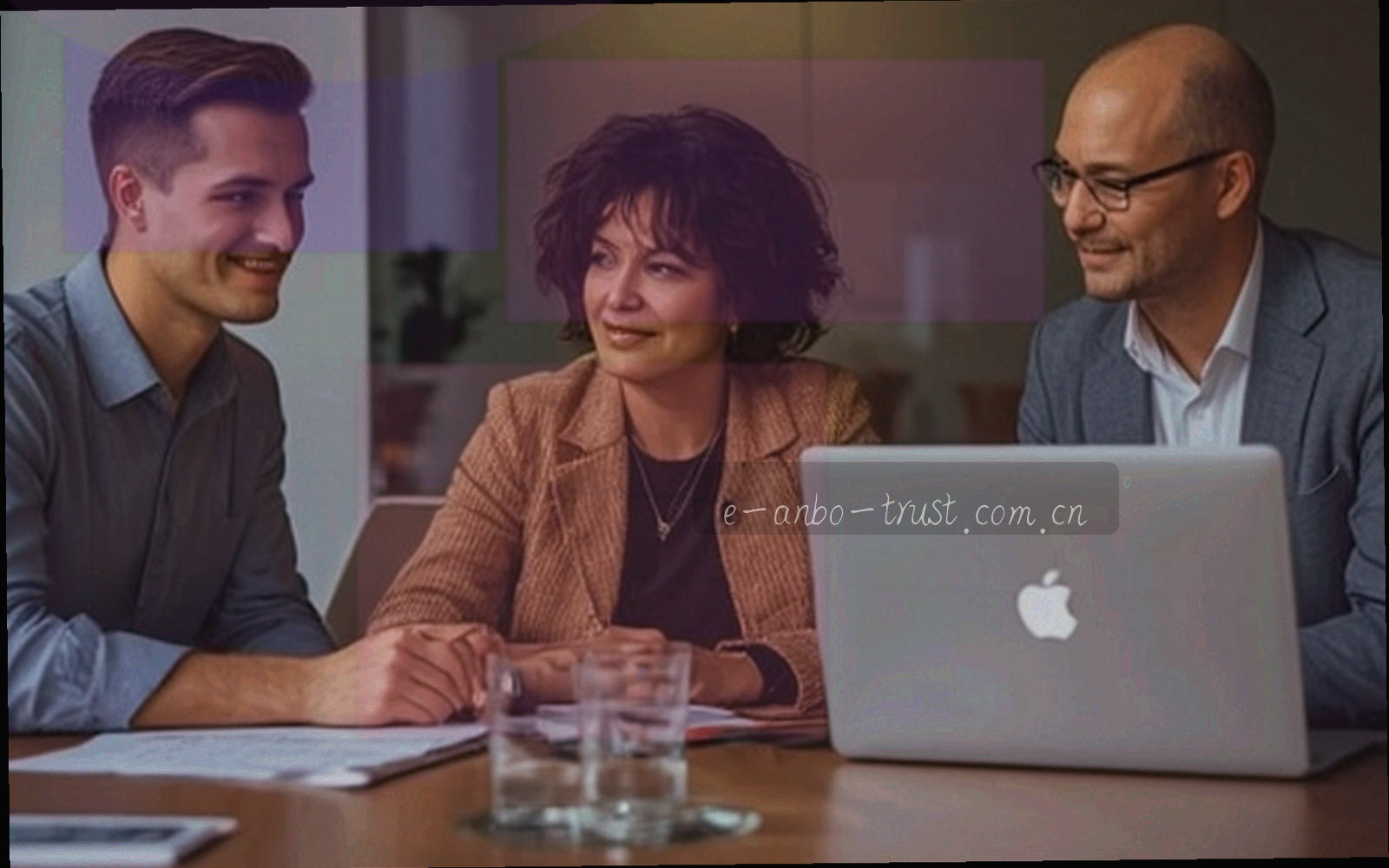 深色背景上由等宽数字、折线与点阵构成的赛事数据可视化图形